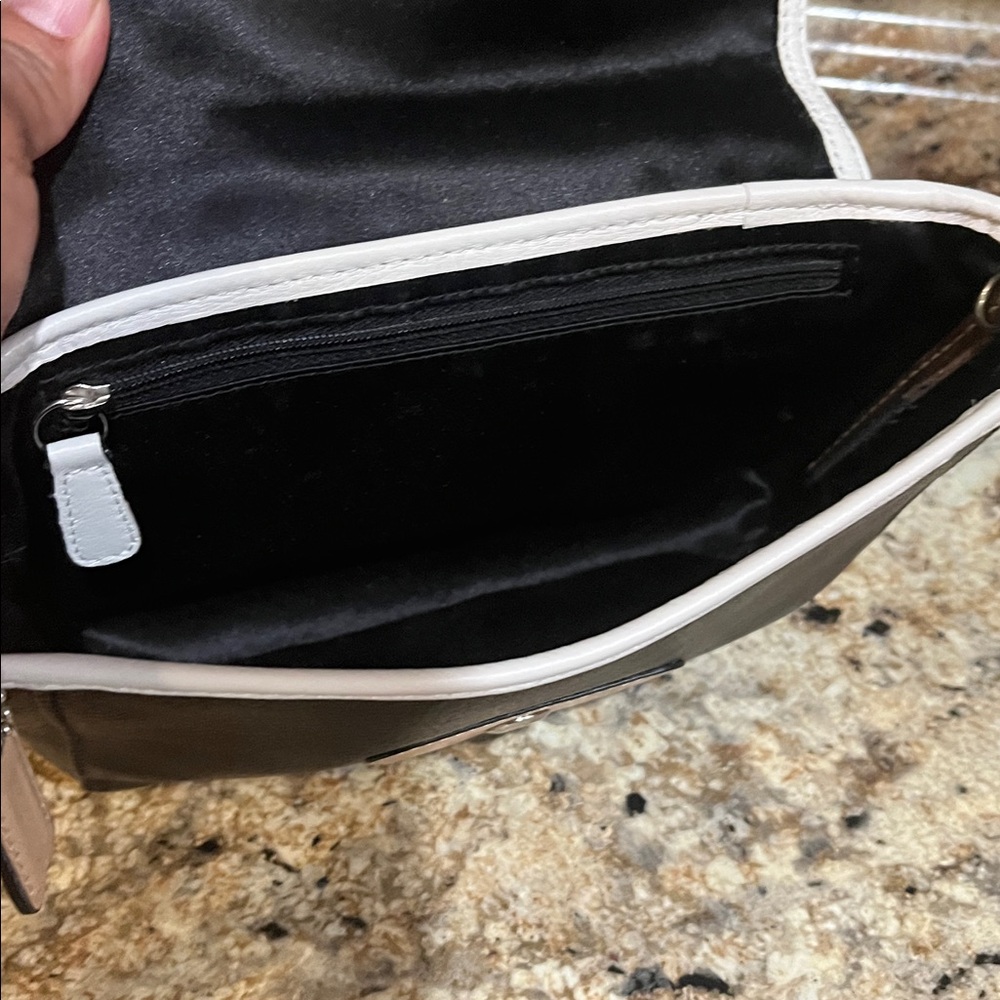 Coach EUC  Black Leather Wristlet with White Trim and Tan Accent - Picture 7 of 7